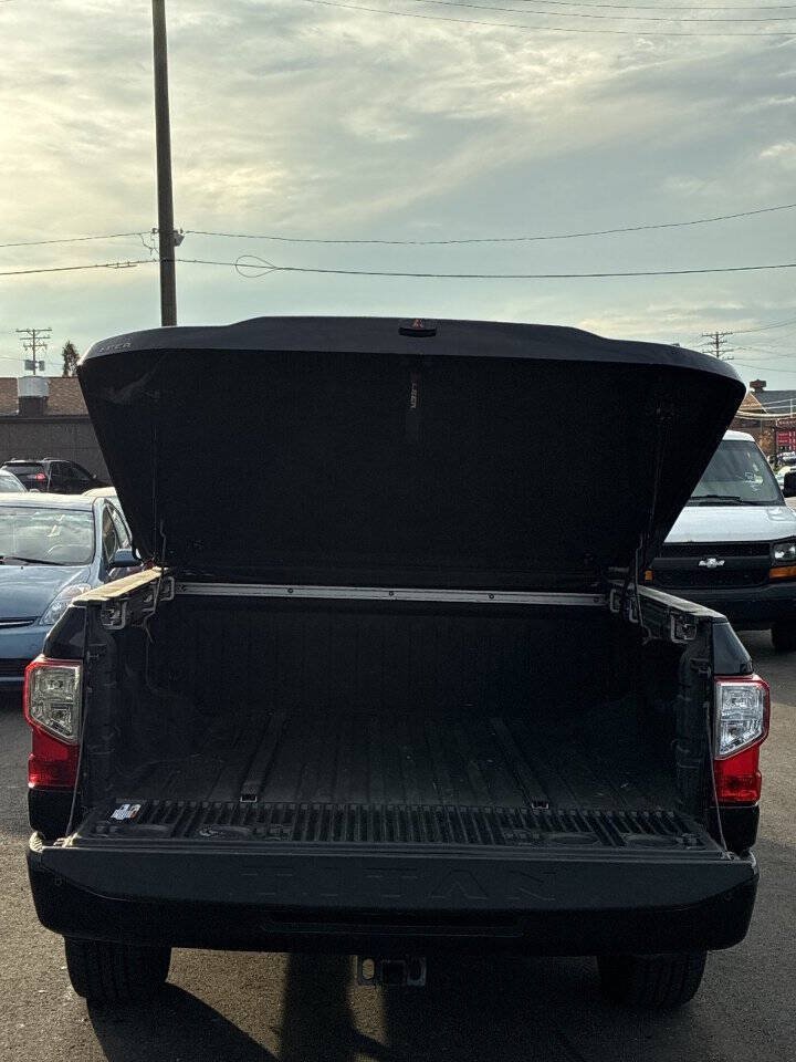 Used 2018 Nissan Titan SV AWD/4WD image 37
