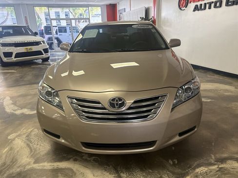 Used 2009 Toyota Camry Hybrid FWD image 2