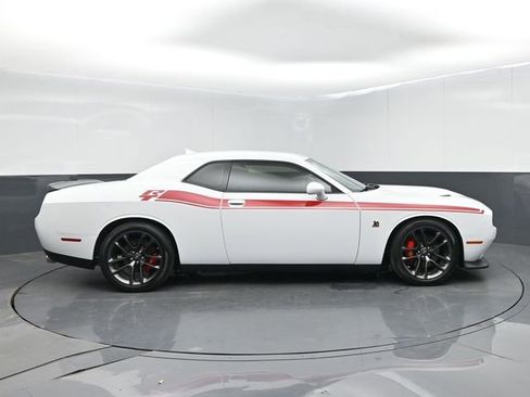 Used 2022 Dodge Challenger R/T Scat Pack RWD image 9