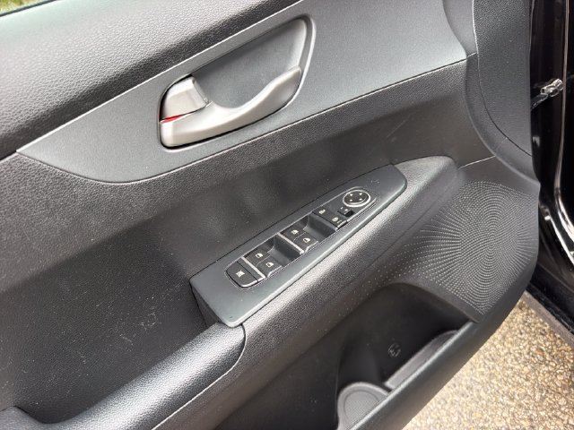 Used 2021 Kia Forte LXS FWD image 12