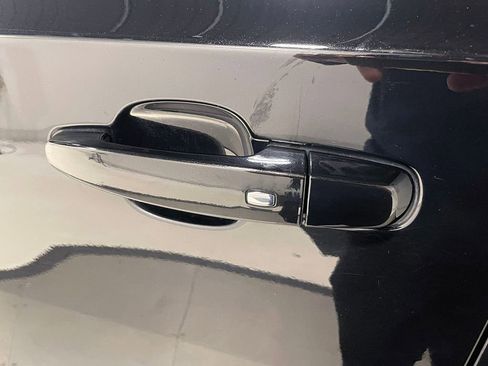 Used 2023 Chevrolet Traverse LT image 15