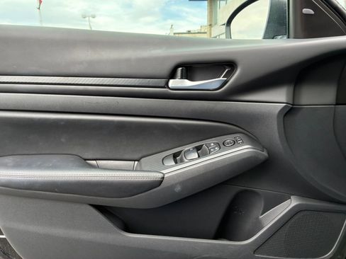 Used 2025 Nissan Altima 2.5 SV image 18