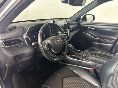 Used 2021 Toyota Highlander XSE image 4