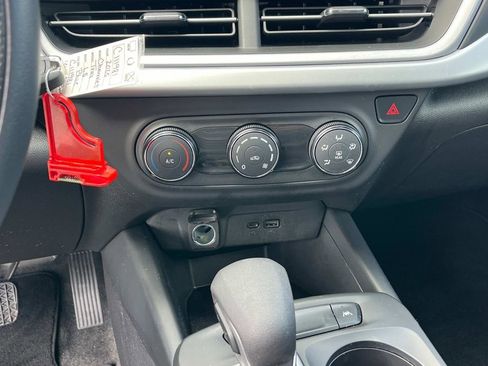 Used 2025 Chevrolet Trax LS image 28