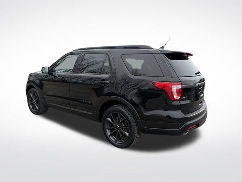 Used 2018 Ford Explorer XLT w/ Equipment Group 202A image 10