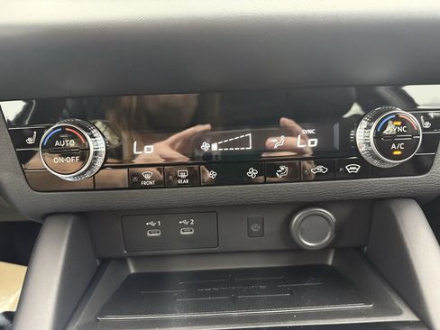 New 2025 Mitsubishi Outlander SE image 24