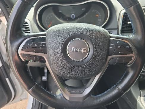 Used 2018 Jeep Grand Cherokee Laredo AWD/4WD image 8