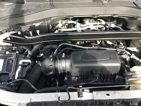 Used 2023 Ford Explorer Limited image 4