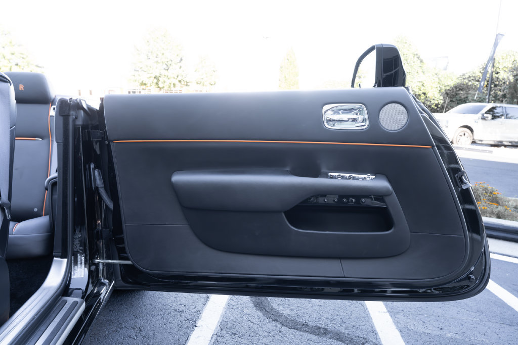Used 2018 Rolls-Royce Dawn RWD image 22