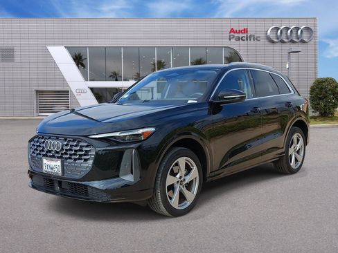 Used 2025 Audi Q5 Premium Plus w/ Premium Plus AWD/4WD image 1