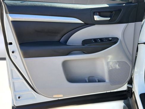 Used 2019 Toyota Highlander XLE image 13