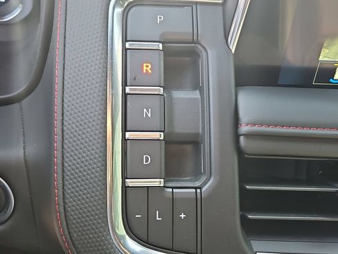 Used 2024 Chevrolet Suburban RST w/ Luxury Package AWD/4WD image 31