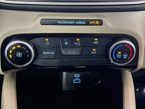 Used 2021 Ford Escape SE FWD image 16