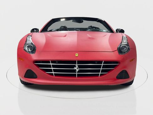 Used 2016 Ferrari California T image 5