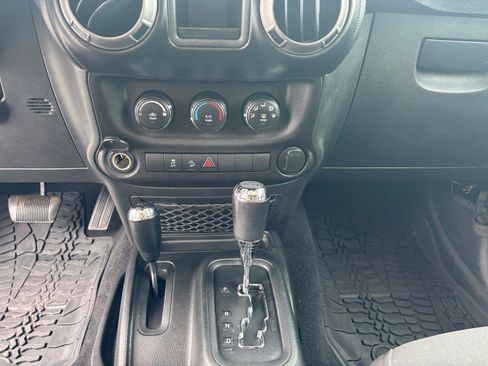 Used 2018 Jeep Wrangler Unlimited Sport AWD/4WD image 12