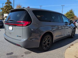 Used 2023 Chrysler Pacifica Limited w/ Uconnect Theater Family Group video 4