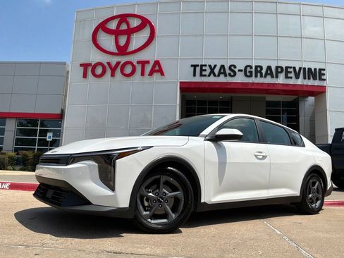 Used 2025 Kia K4 FWD image 2