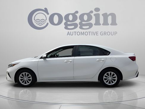 Used 2023 Kia Forte LX FWD image 2