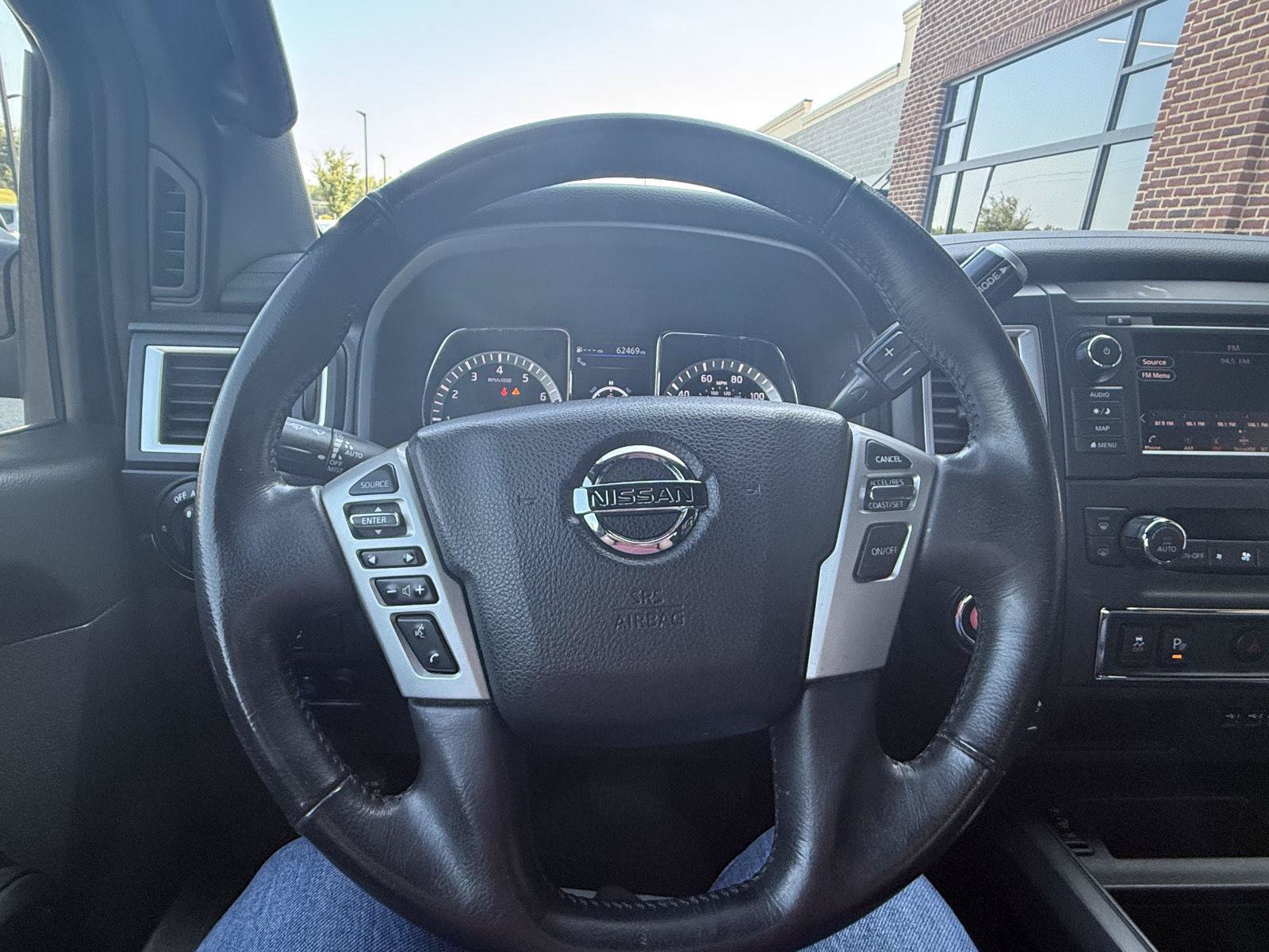 Used 2019 Nissan Titan SV w/ SV Convenience Package AWD/4WD image 16