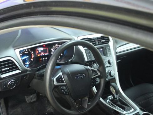 Used 2016 Ford Fusion SE FWD image 12