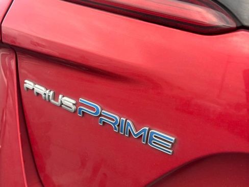 Used 2017 Toyota Prius Prime image 10