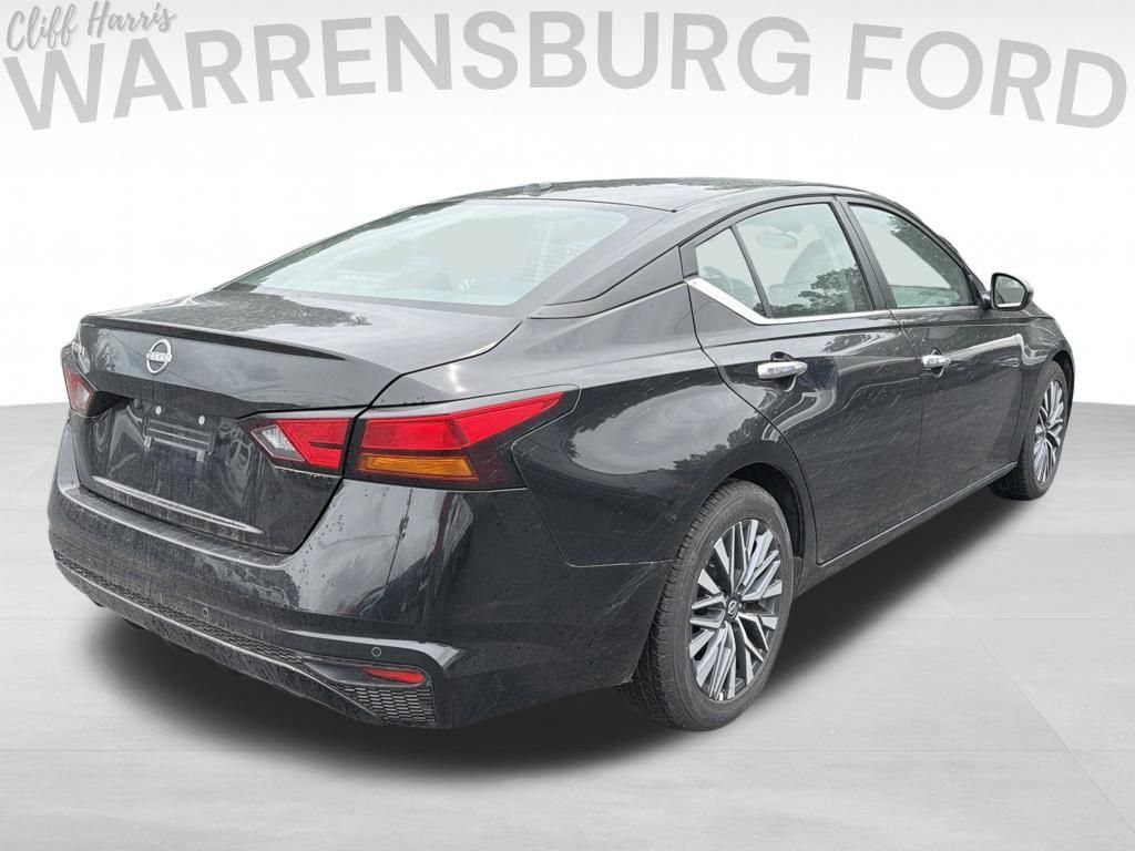 Used 2025 Nissan Altima 2.5 SV FWD image 7