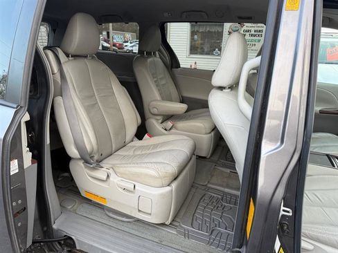 Used 2011 Toyota Sienna XLE image 25