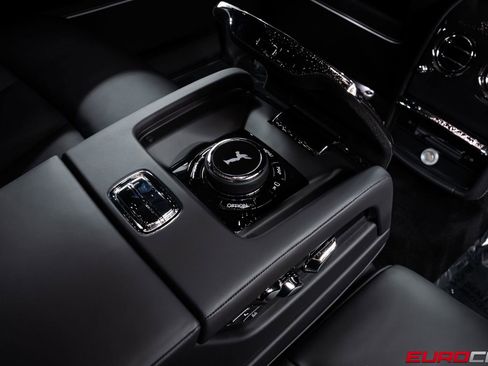 Used 2024 Rolls-Royce Phantom Sedan w/ The Phantom Package RWD image 42