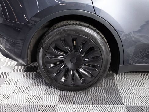Used 2024 Tesla Model Y Long Range AWD/4WD image 38