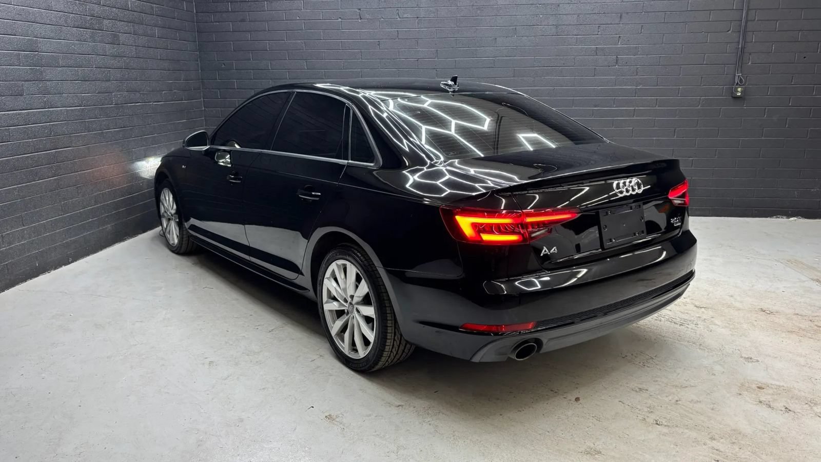 Used 2018 Audi A4 2.0T Ultra Premium w/ 18" Wheel Package FWD image 3