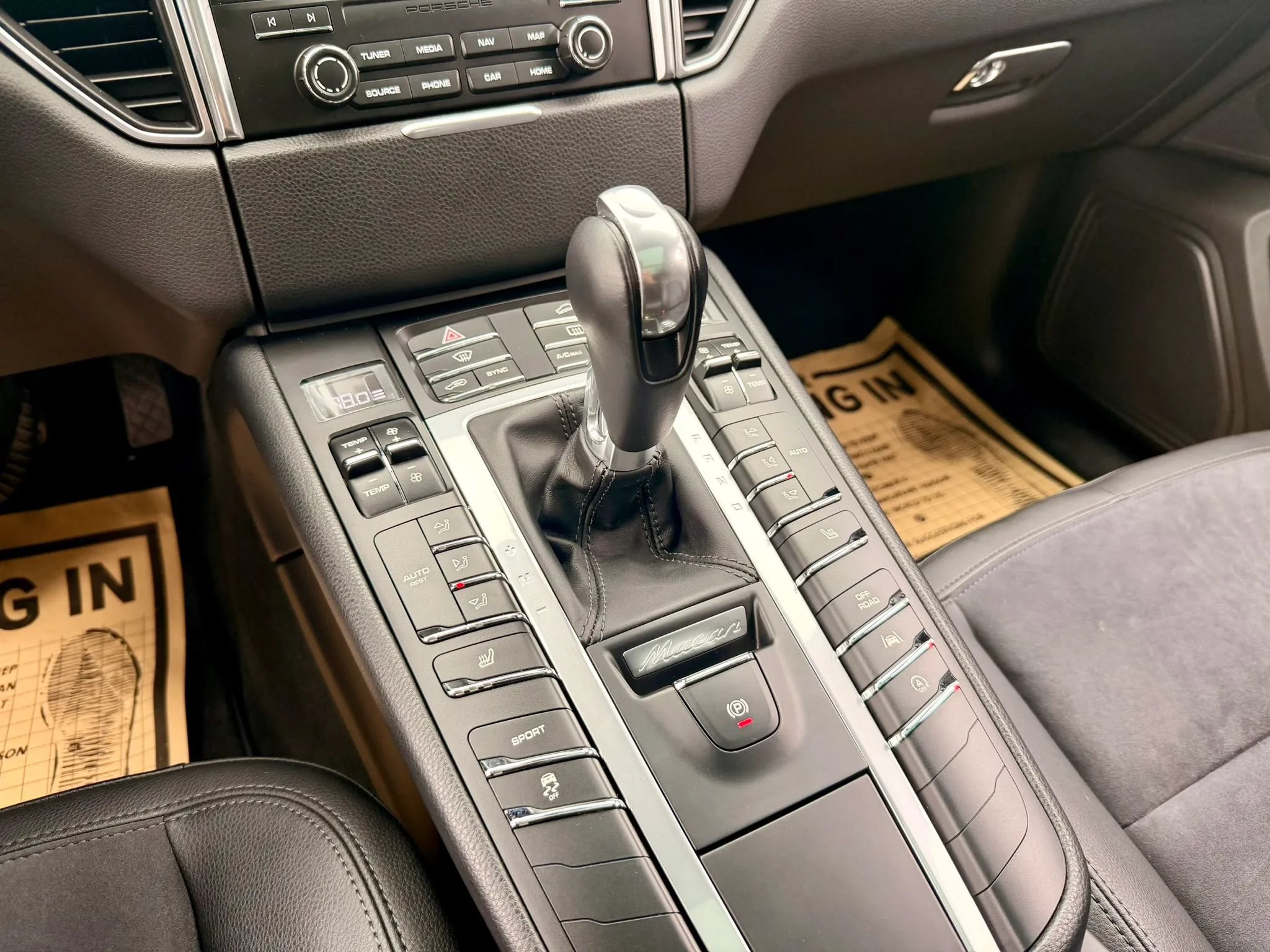 Used 2017 Porsche Macan AWD/4WD image 22