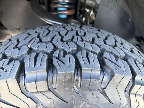 Used 2021 Toyota Tacoma TRD Off-Road image 32