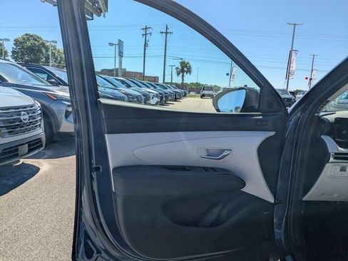 Used 2025 Hyundai Tucson Limited FWD image 16