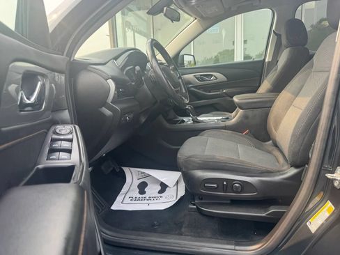 Used 2018 Chevrolet Traverse LT FWD image 11