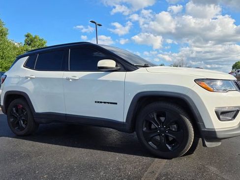 Used 2019 Jeep Compass Latitude FWD image 3