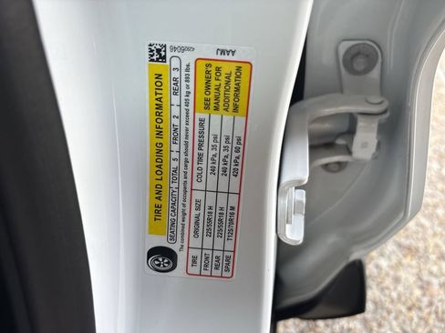 Certified 2025 Buick Encore GX Preferred w/ Comfort Package AWD/4WD image 33