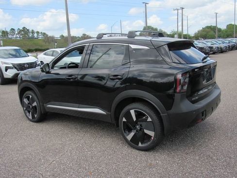 New 2026 Nissan Kicks SR FWD image 5