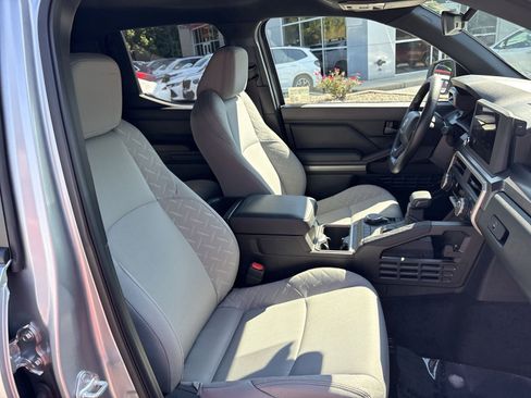 Used 2025 Toyota Tacoma SR5 AWD/4WD image 24