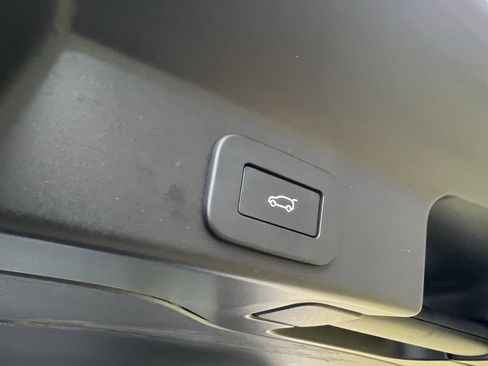 Certified 2025 Jaguar F-PACE R-Dynamic S image 37