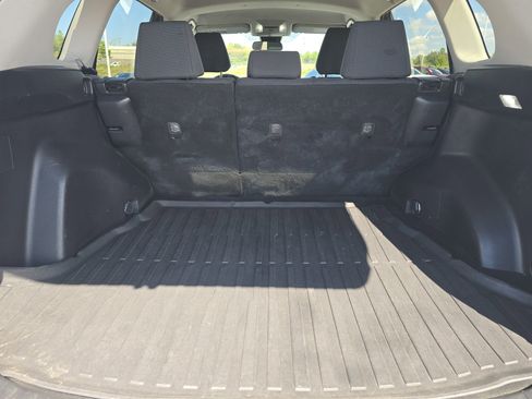 Used 2021 Toyota RAV4 LE image 10