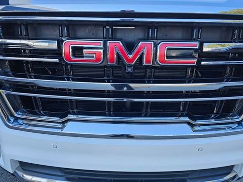 Used 2023 GMC Yukon XL SLT w/ SLT Luxury Package image 9