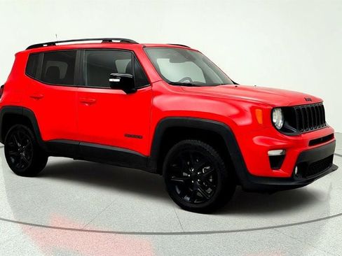 Used 2023 Jeep Renegade Altitude w/ Sun/Sound Group AWD/4WD image 3