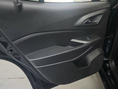 Used 2024 Chevrolet Trax LT w/ Sunroof Package FWD image 20