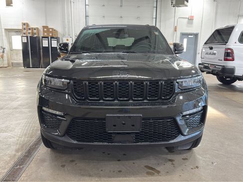 Used 2024 Jeep Grand Cherokee Limited w/ Black Appearance Package image 2