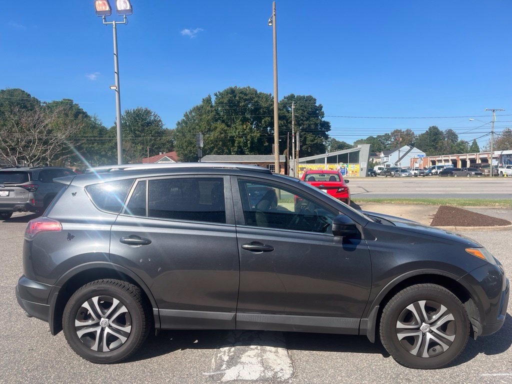 Used 2016 Toyota RAV4 LE FWD image 3