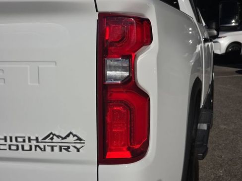Used 2024 Chevrolet Silverado 2500 High Country w/ High Country Premium Package AWD/4WD image 18