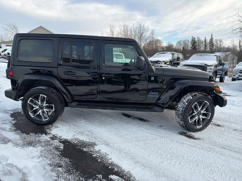 Used 2024 Jeep Wrangler Unlimited w/ Convenience Group image 9