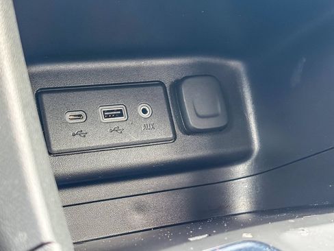Used 2022 Chevrolet Equinox LS w/ LS Convenience Package FWD image 31