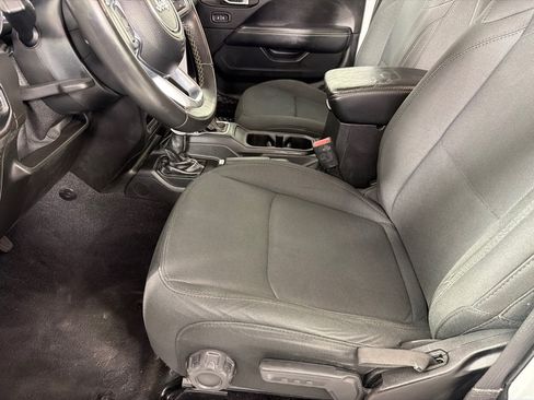 Used 2019 Jeep Wrangler Unlimited Sahara AWD/4WD image 11