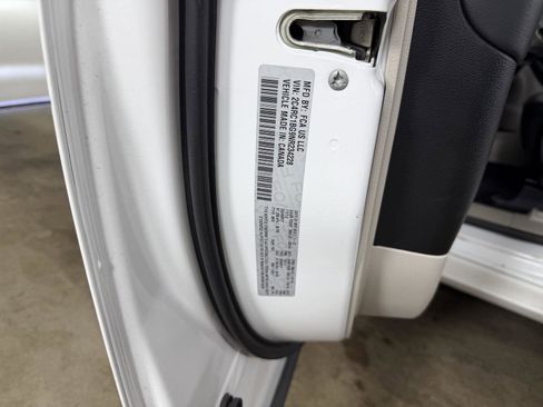Used 2022 Chrysler Pacifica Touring-L FWD image 27